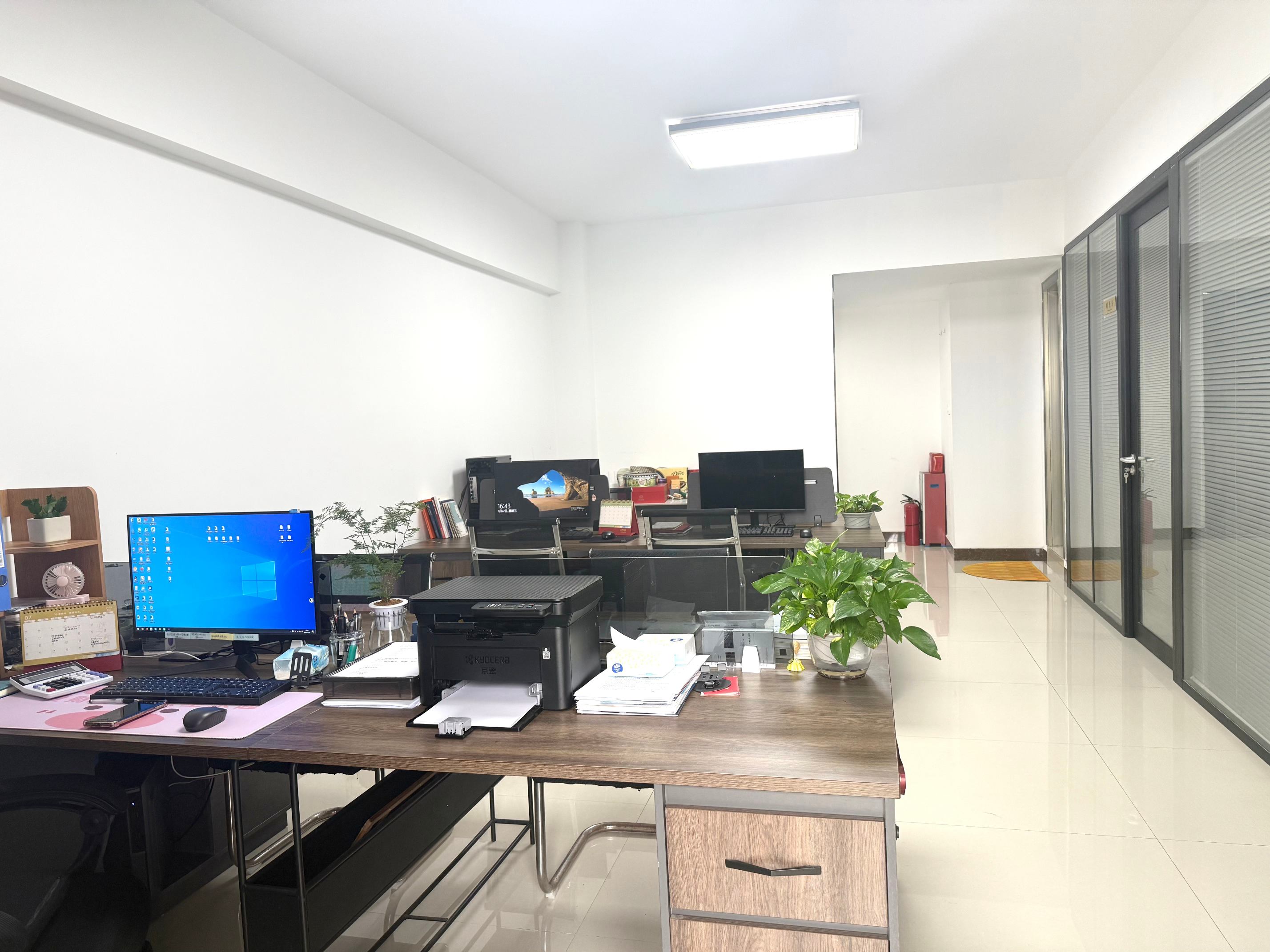 Zhong Hui office workspace in Guangzhou